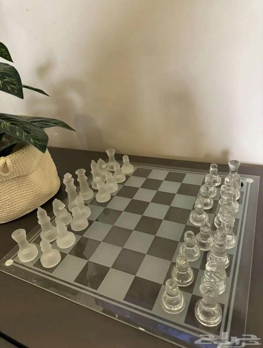 New glass chess in cardboard not displayed64512051029377110