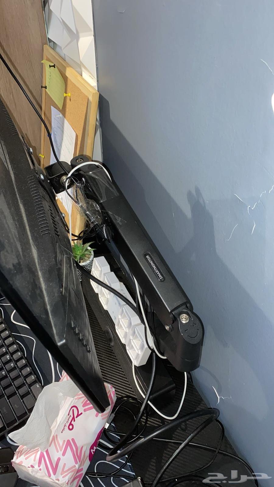 شاشة وطاولة قيمنق64520006191617112