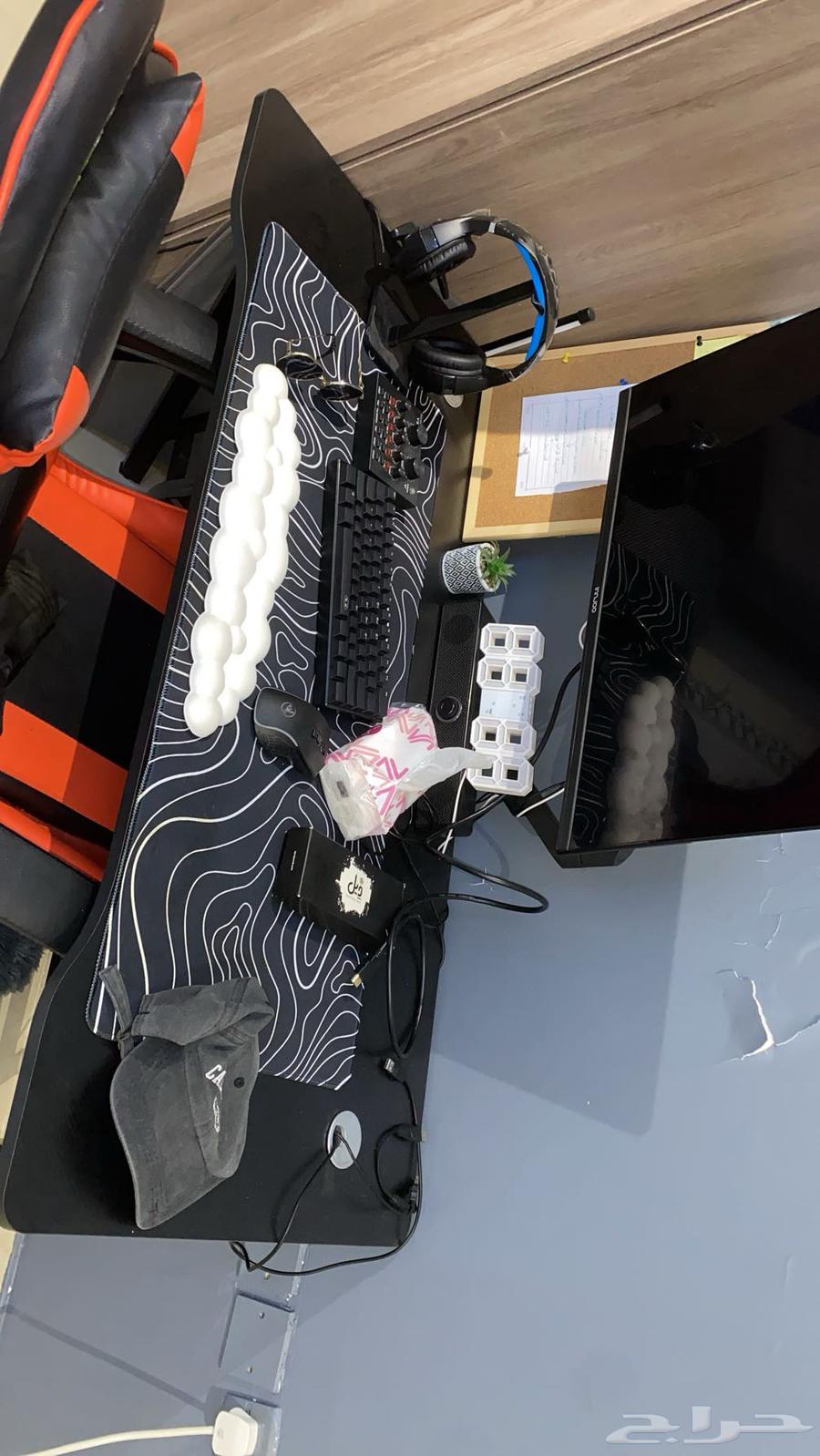 شاشة وطاولة قيمنق64520006191617111