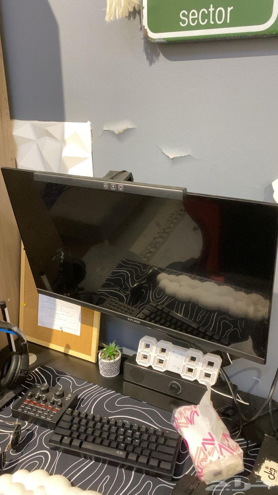 شاشة وطاولة قيمنق64520006191617110