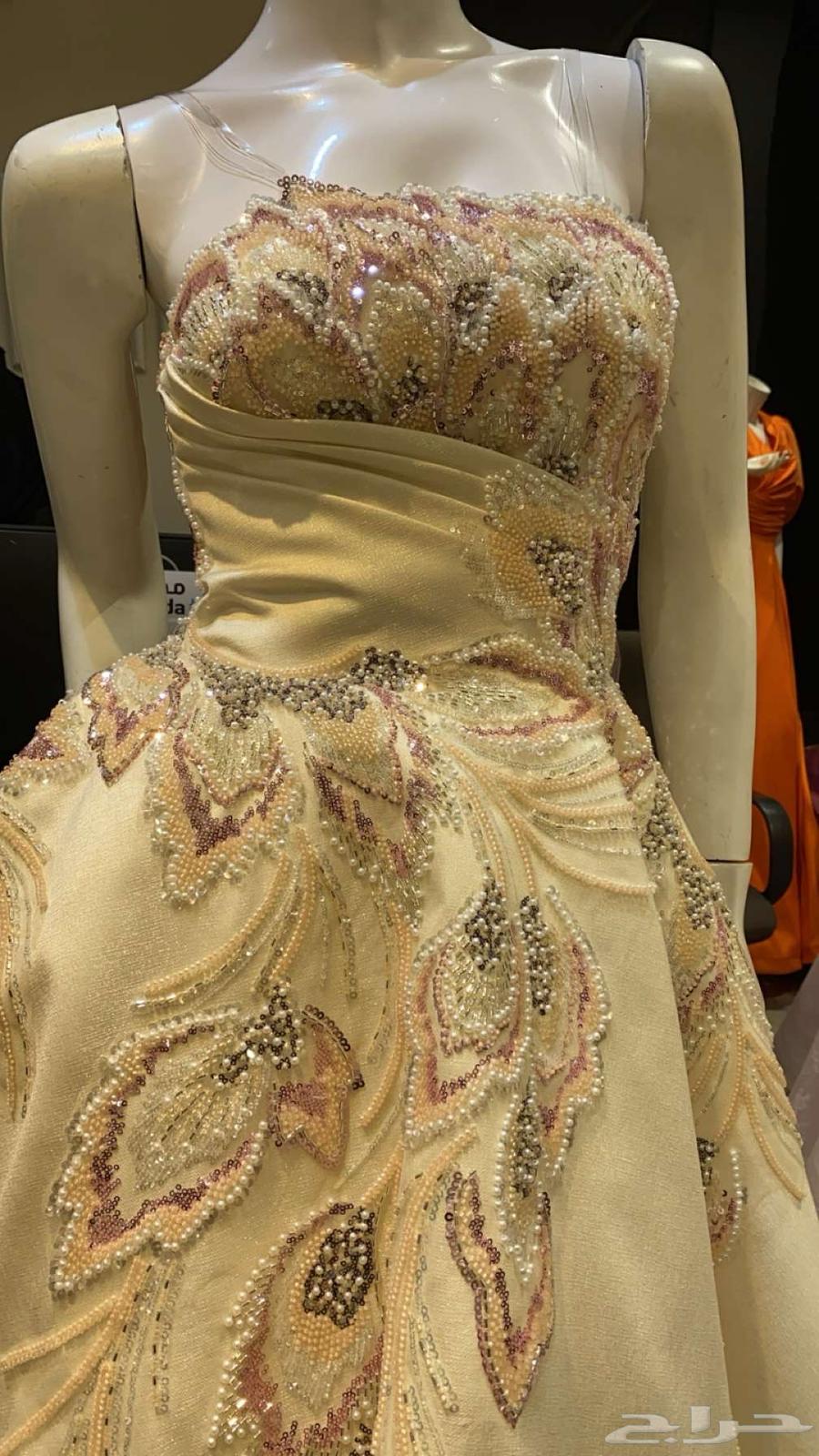 Dress used by the queen for only five hours64521554077315110