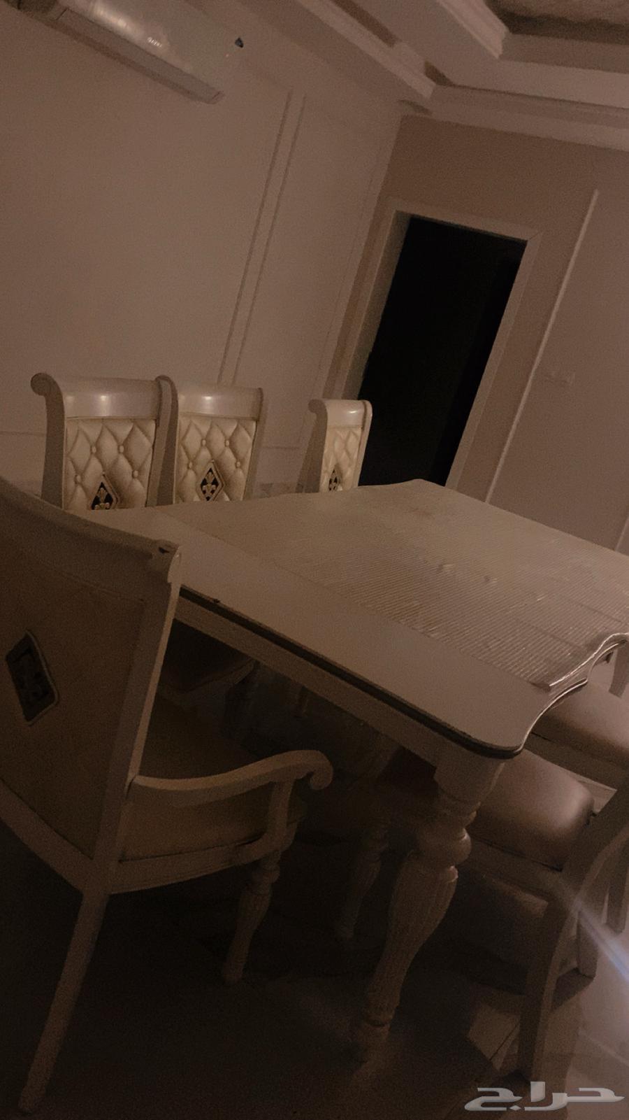 طاوله وثمان كراسي للبيع ب50064519695421570110