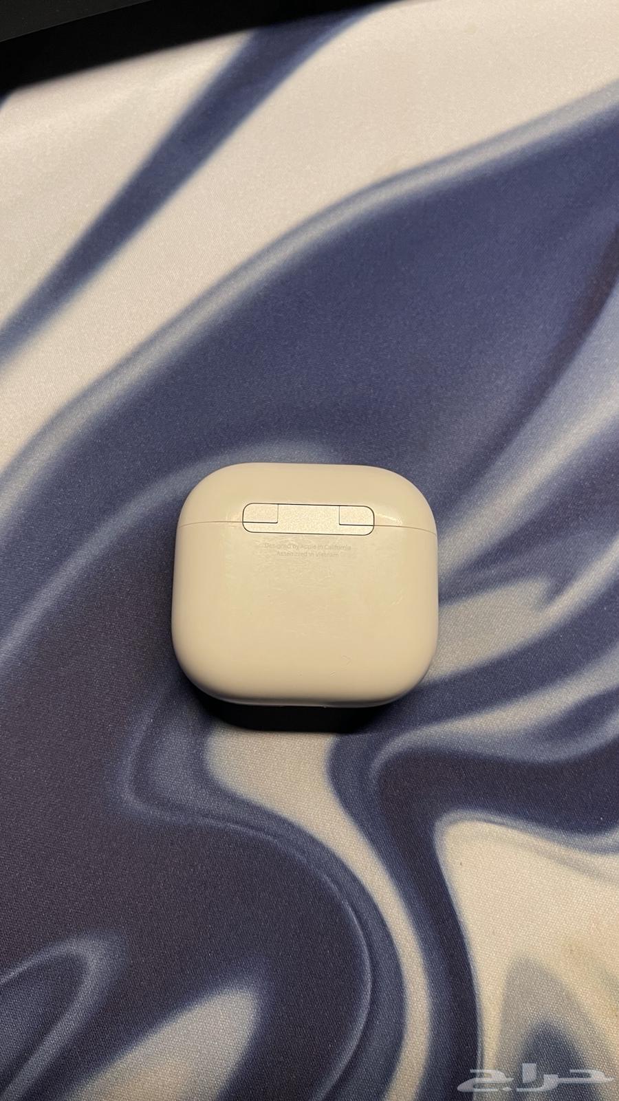 AirPods 4 with noise isolation (split)64519864592257111
