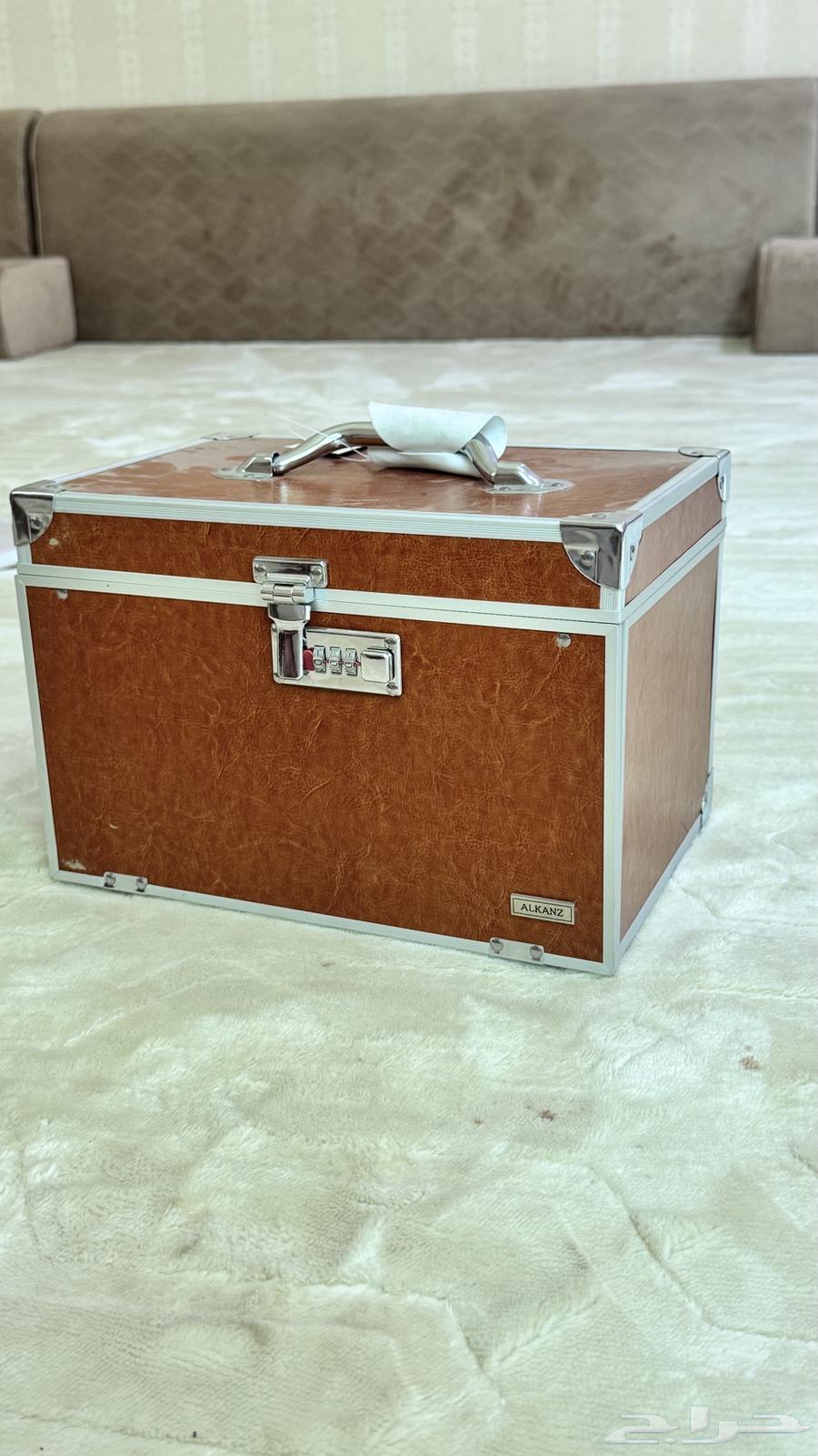 صندوق جديد لم يستخدم64525330740738111