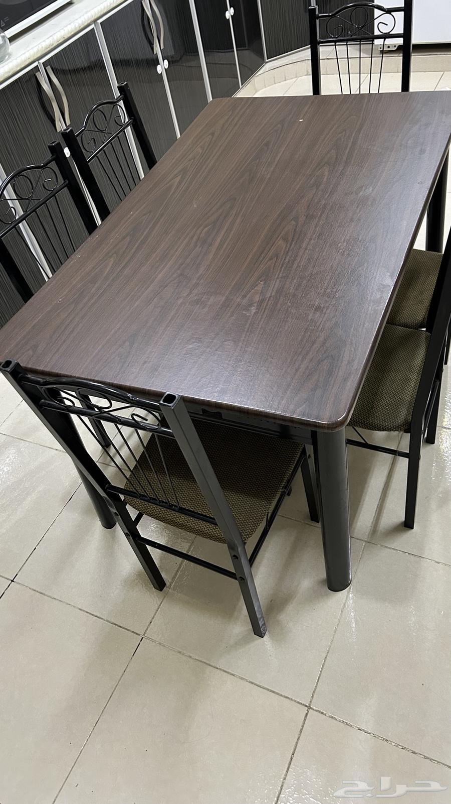 Dining table with six chairs64524284909954110