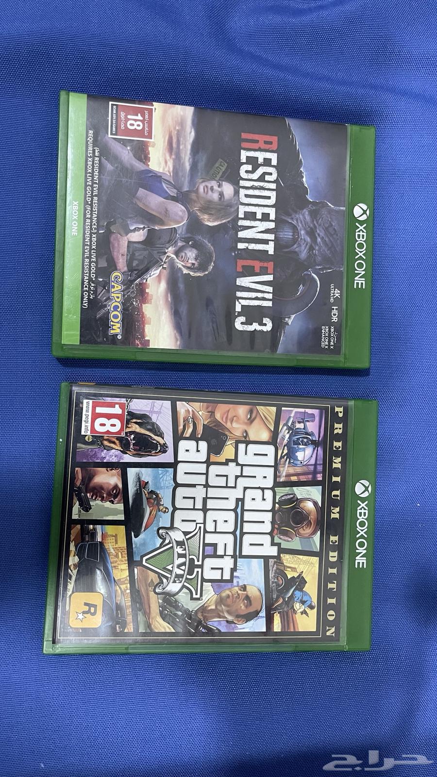 Two Xbox One discs for Grand Theft 5 and Resident Evil 364524545398018110