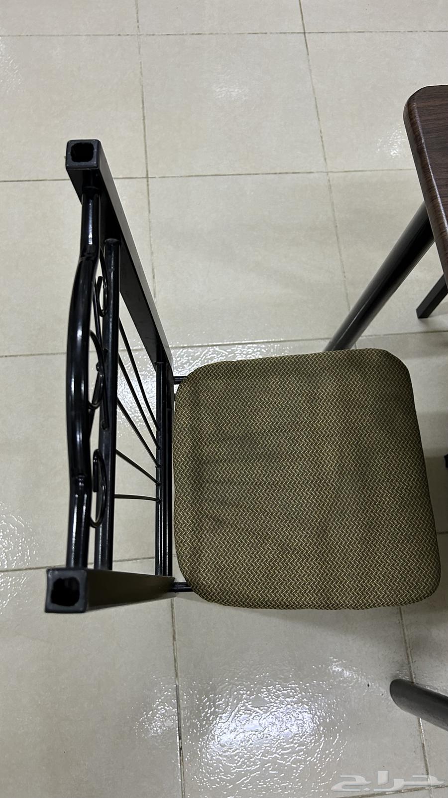 Dining table with six chairs64524284909954114