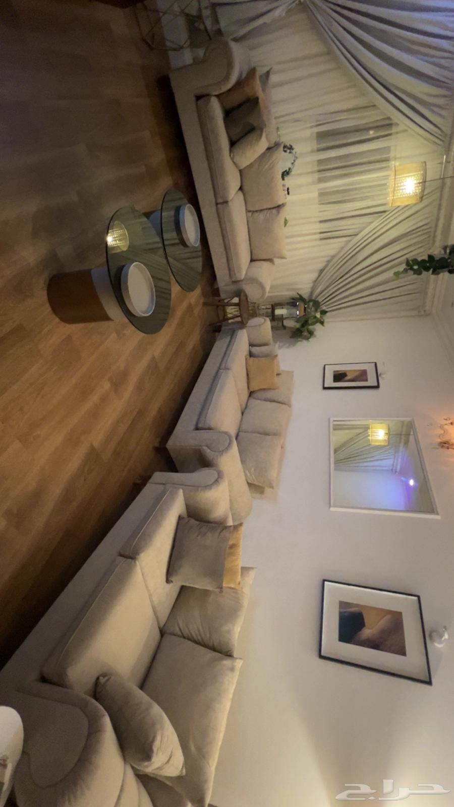 Sofa for sale 500, very clean, no damages with table64519300153859110