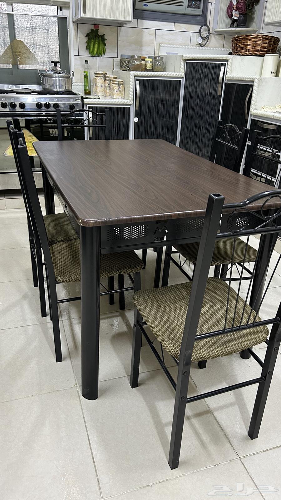 Dining table with six chairs64524284909954112