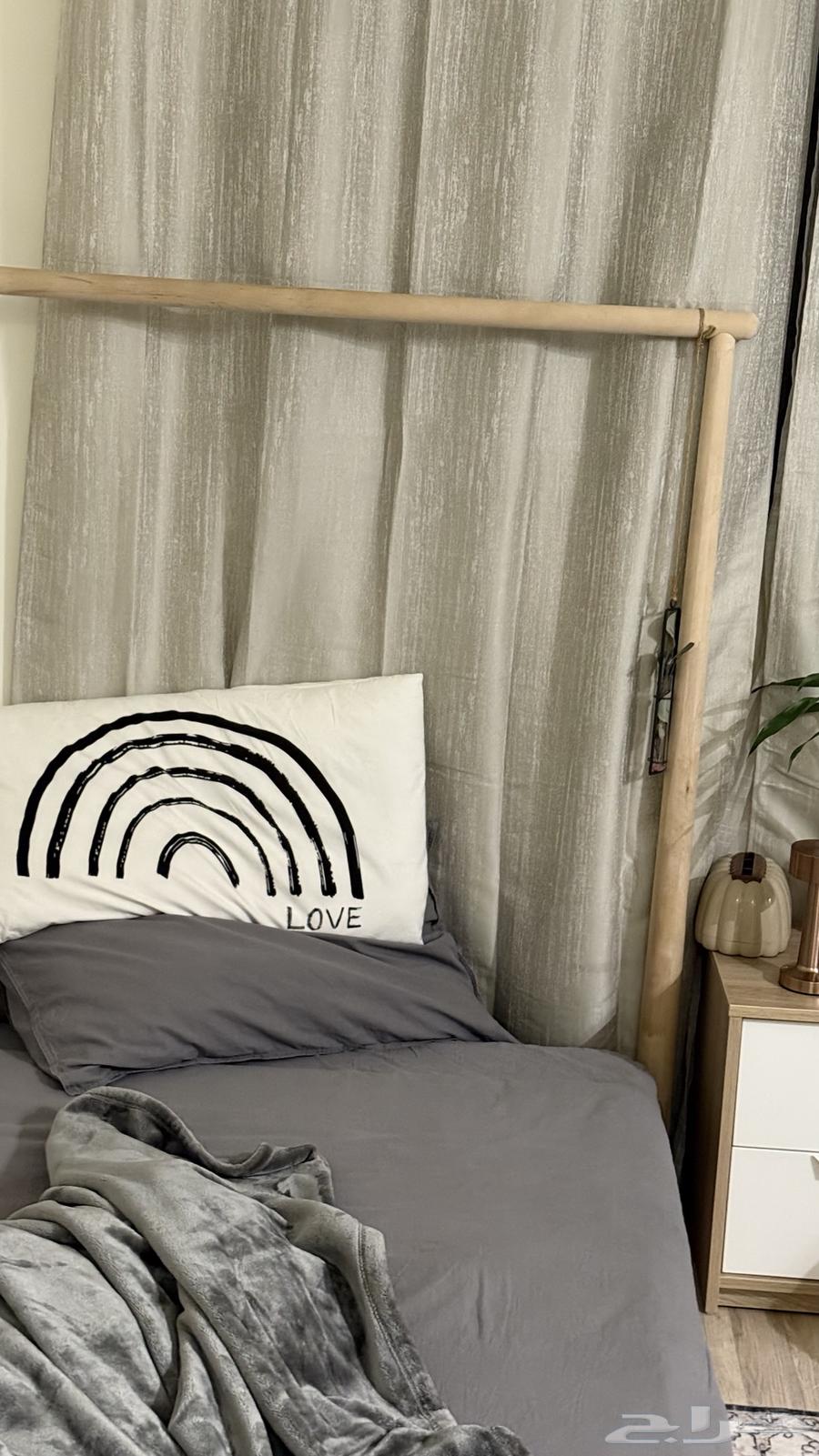 سرير خشبي من ايكيا للبيع64520175935618112