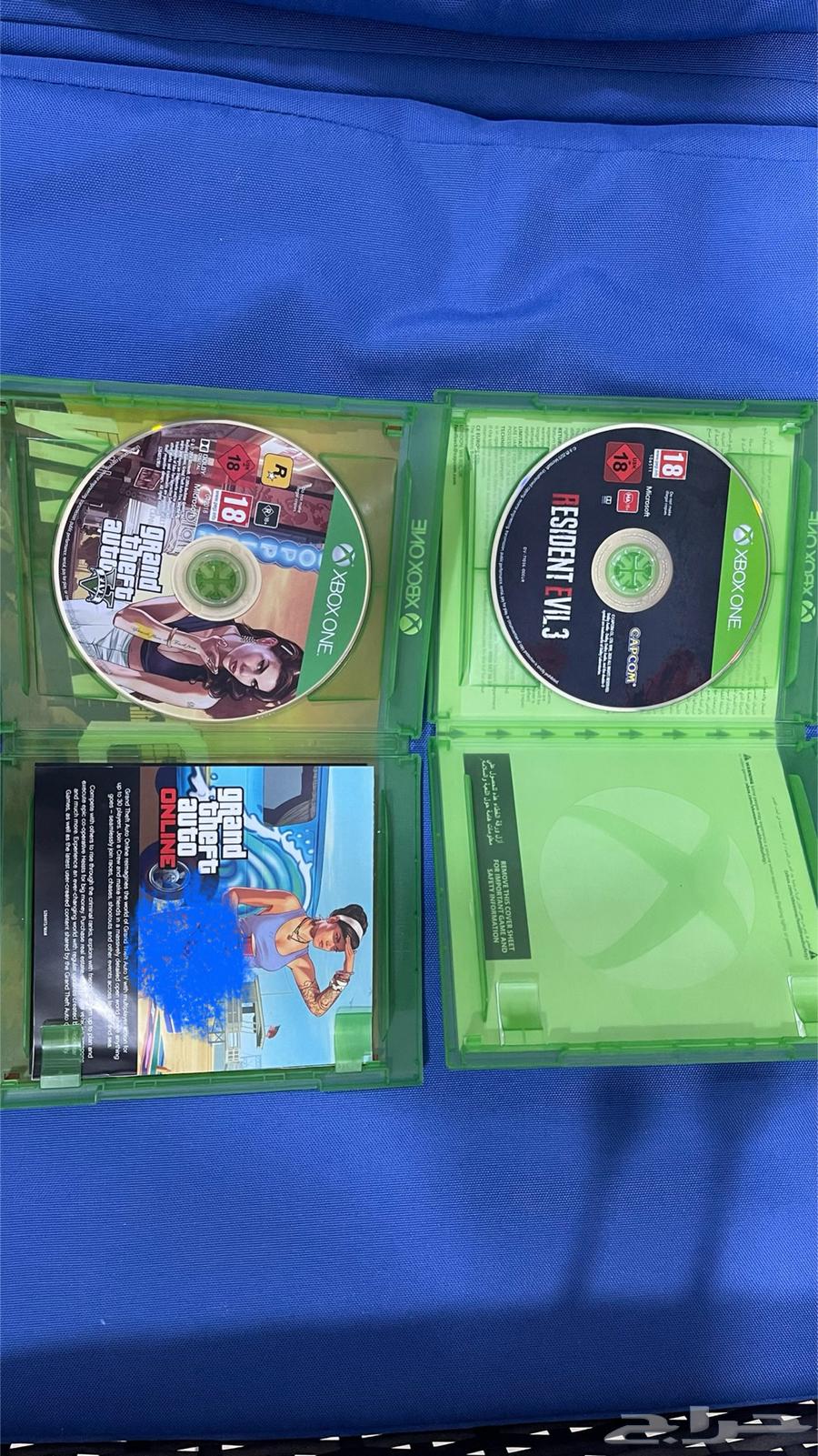 Two Xbox One discs for Grand Theft 5 and Resident Evil 364524545398018111