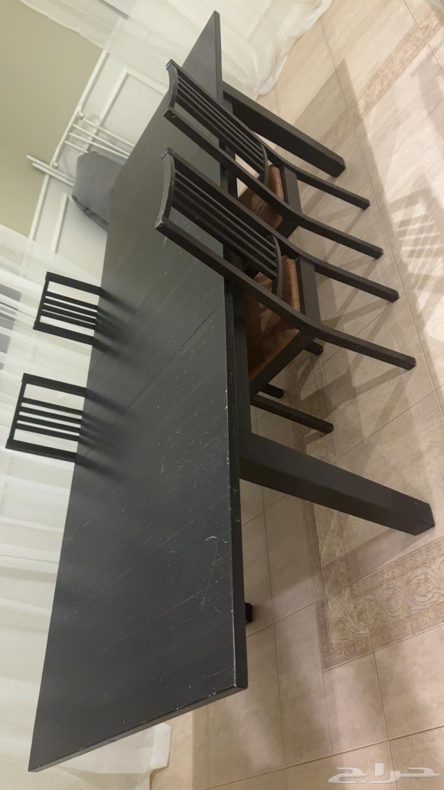 طاولة طعام لون اسود بطول 2 5 متر ل 12 شخص مستعمله مع 4 كرسي64519017407361110