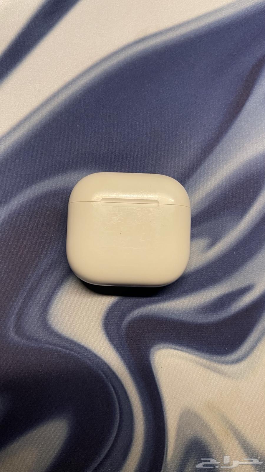 AirPods 4 with noise isolation (split)64519864592257110