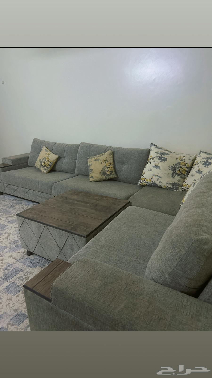 كنب جديد اخذته ب3000 ابيعه ب 1800 قابل للتفاوض64519723327107110