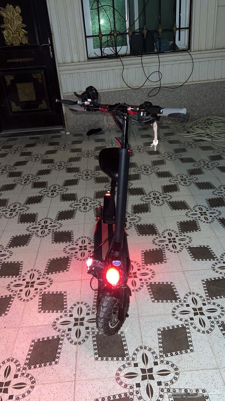 New scooter with its box and invoice64526717299075111