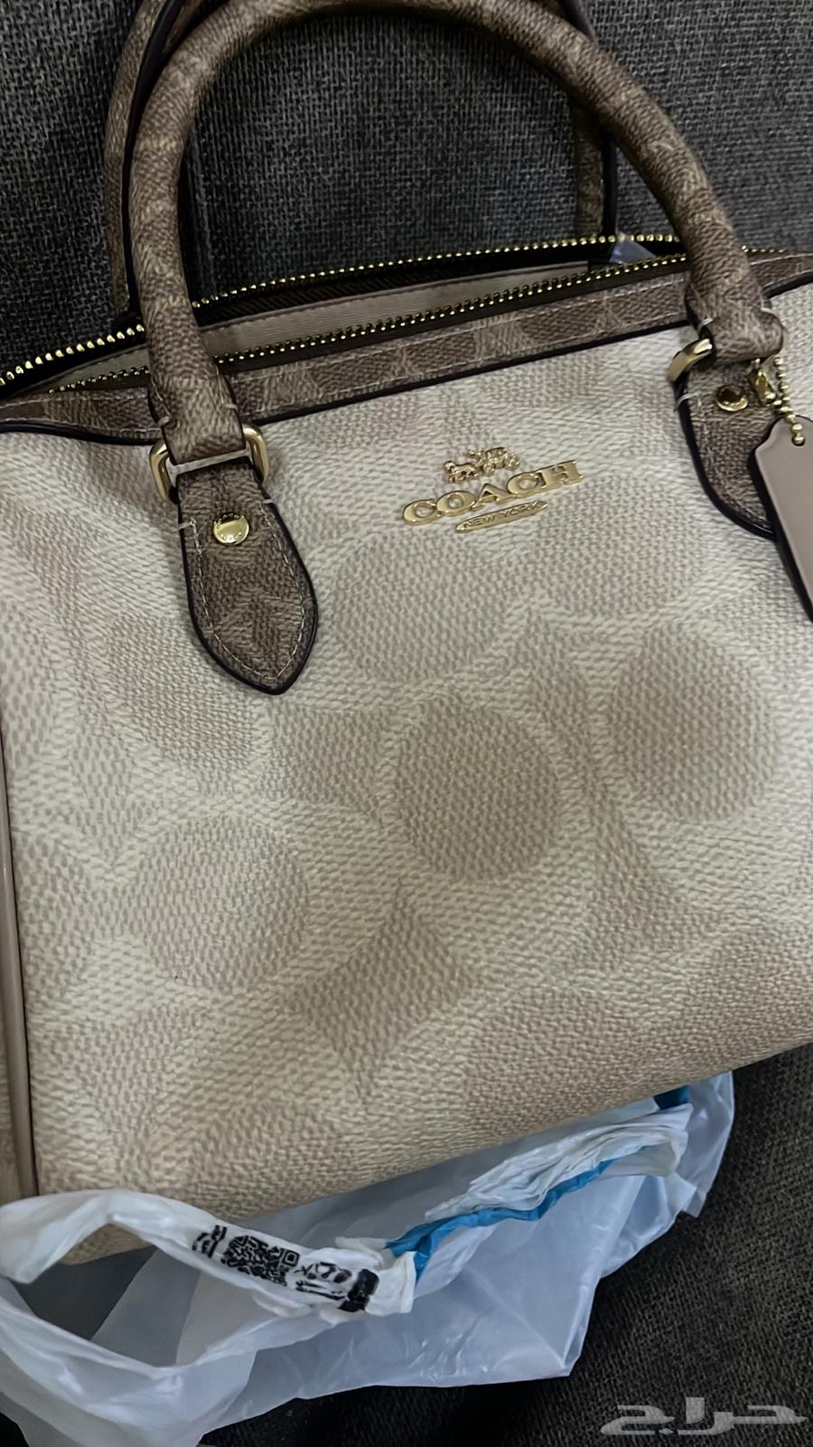 Brand bag used for only 3 hours with all its accessories64521850910851110