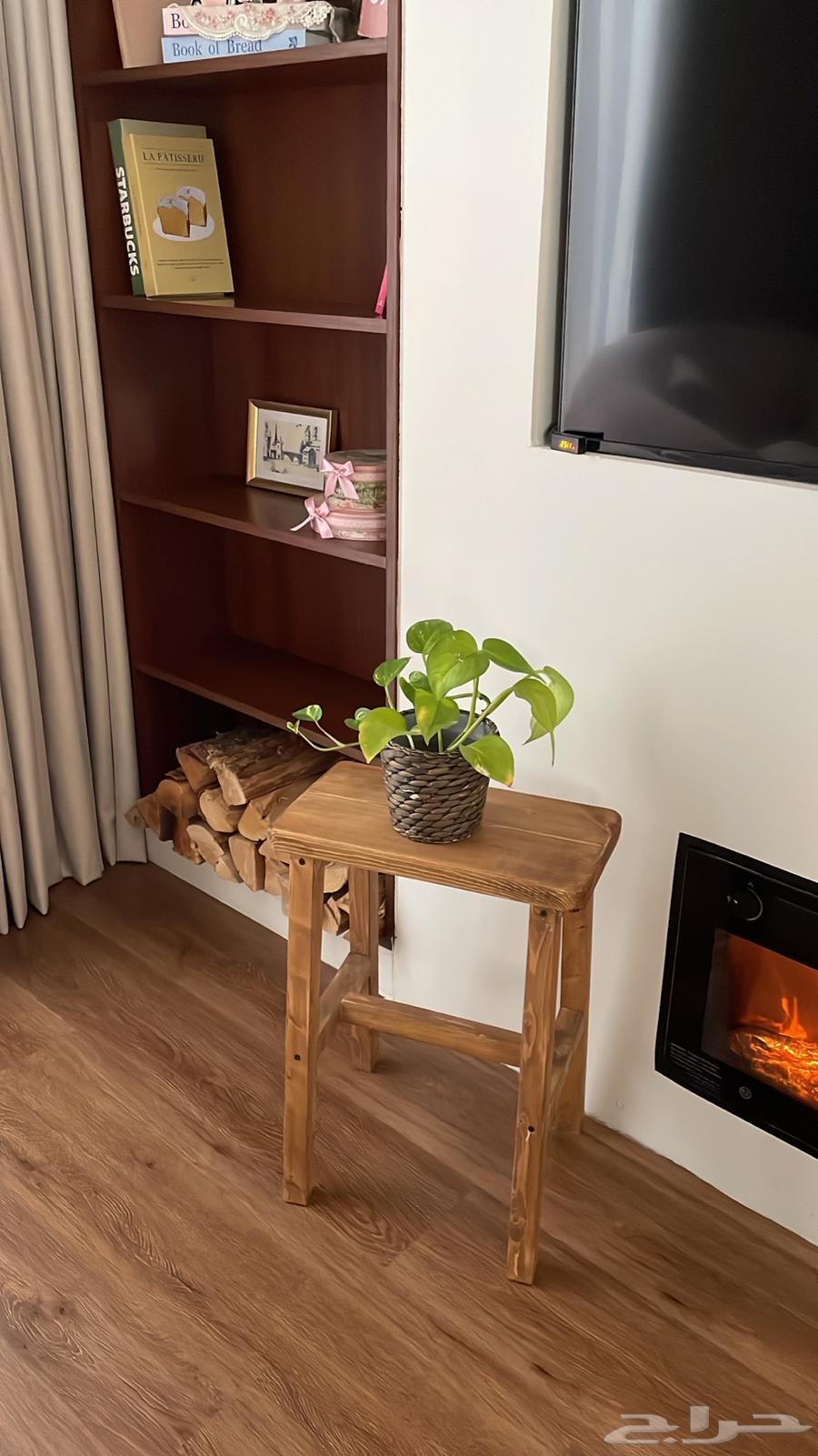 طاوله خشبيه64522472302466110