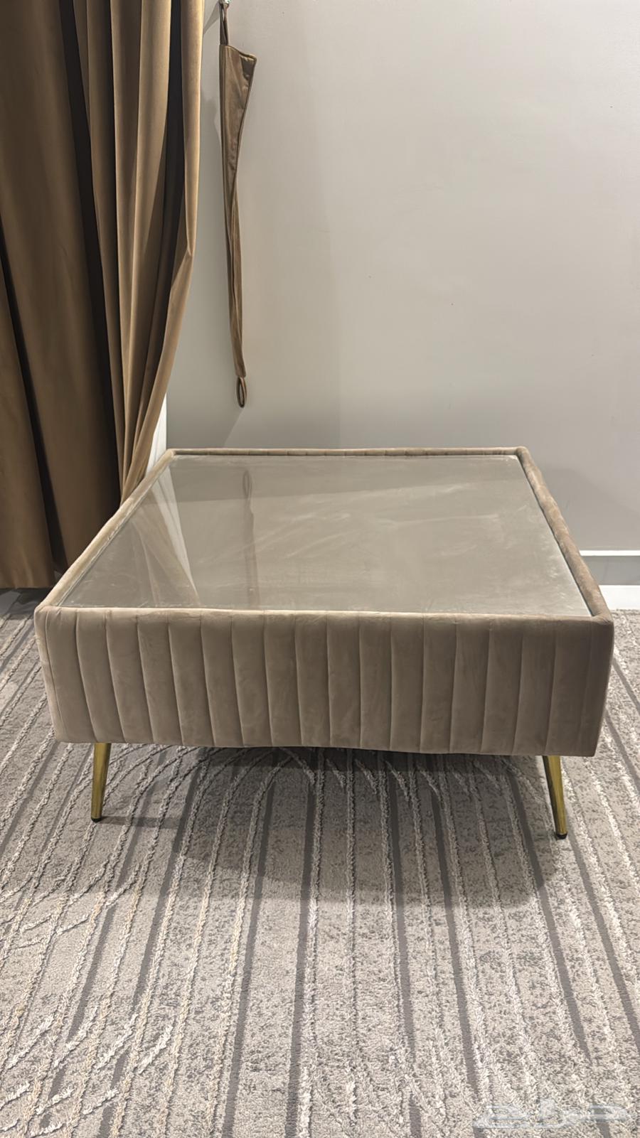 Serving table64524767576322112