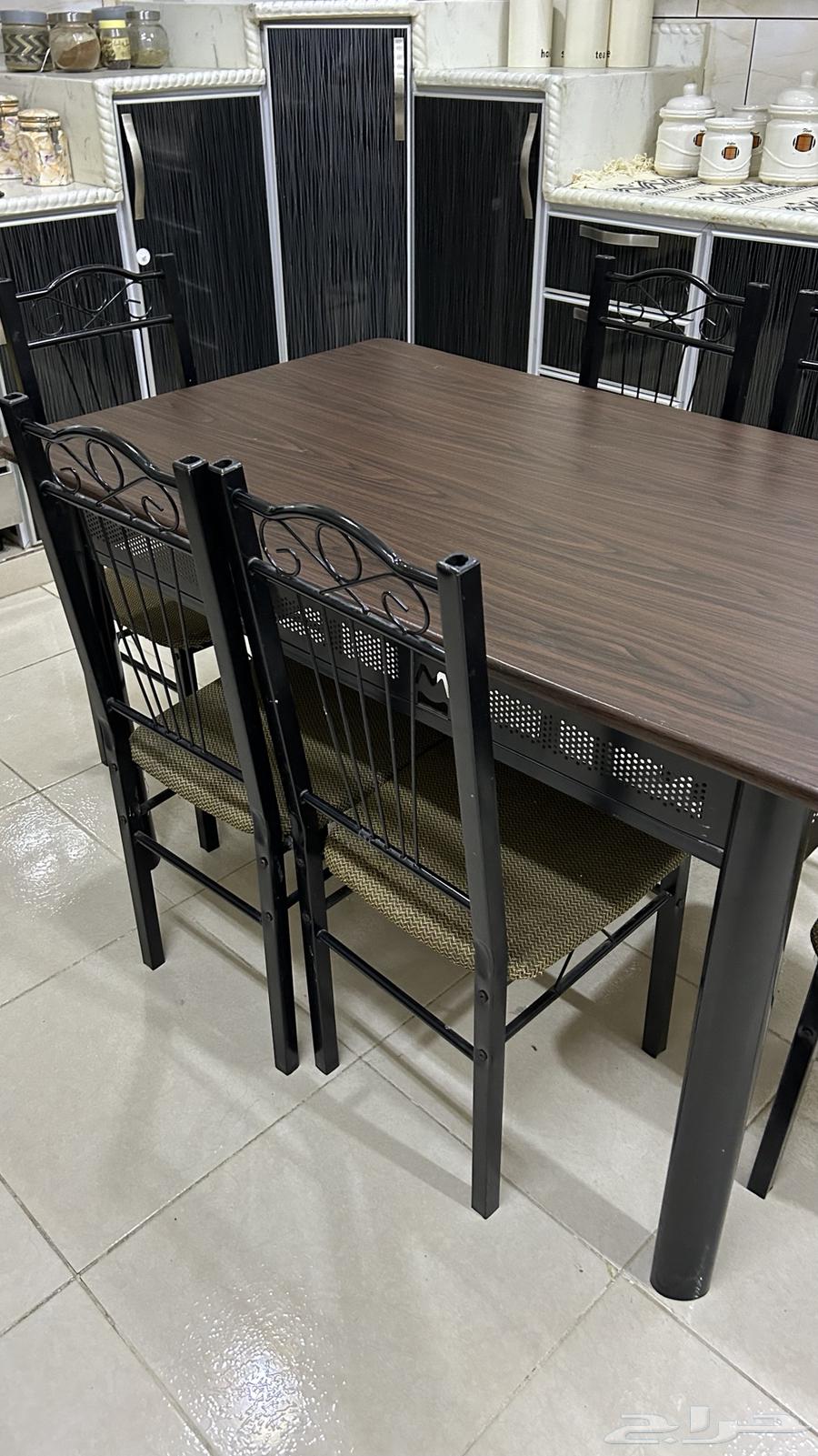 Dining table with six chairs64524284909954111