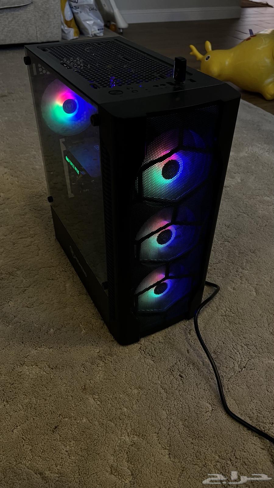 pc with three screens64526078639873110