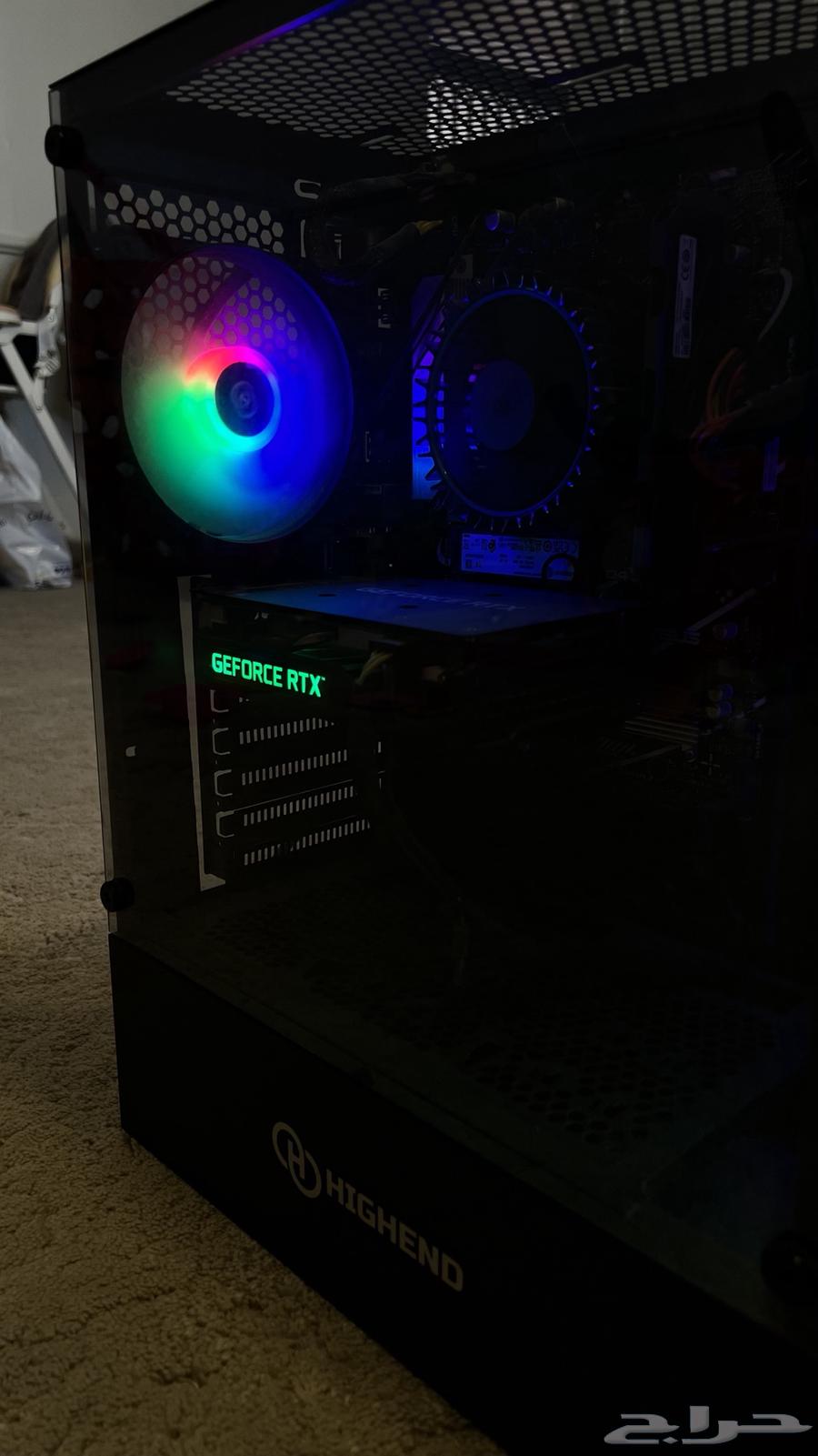 pc with three screens64526078639873111