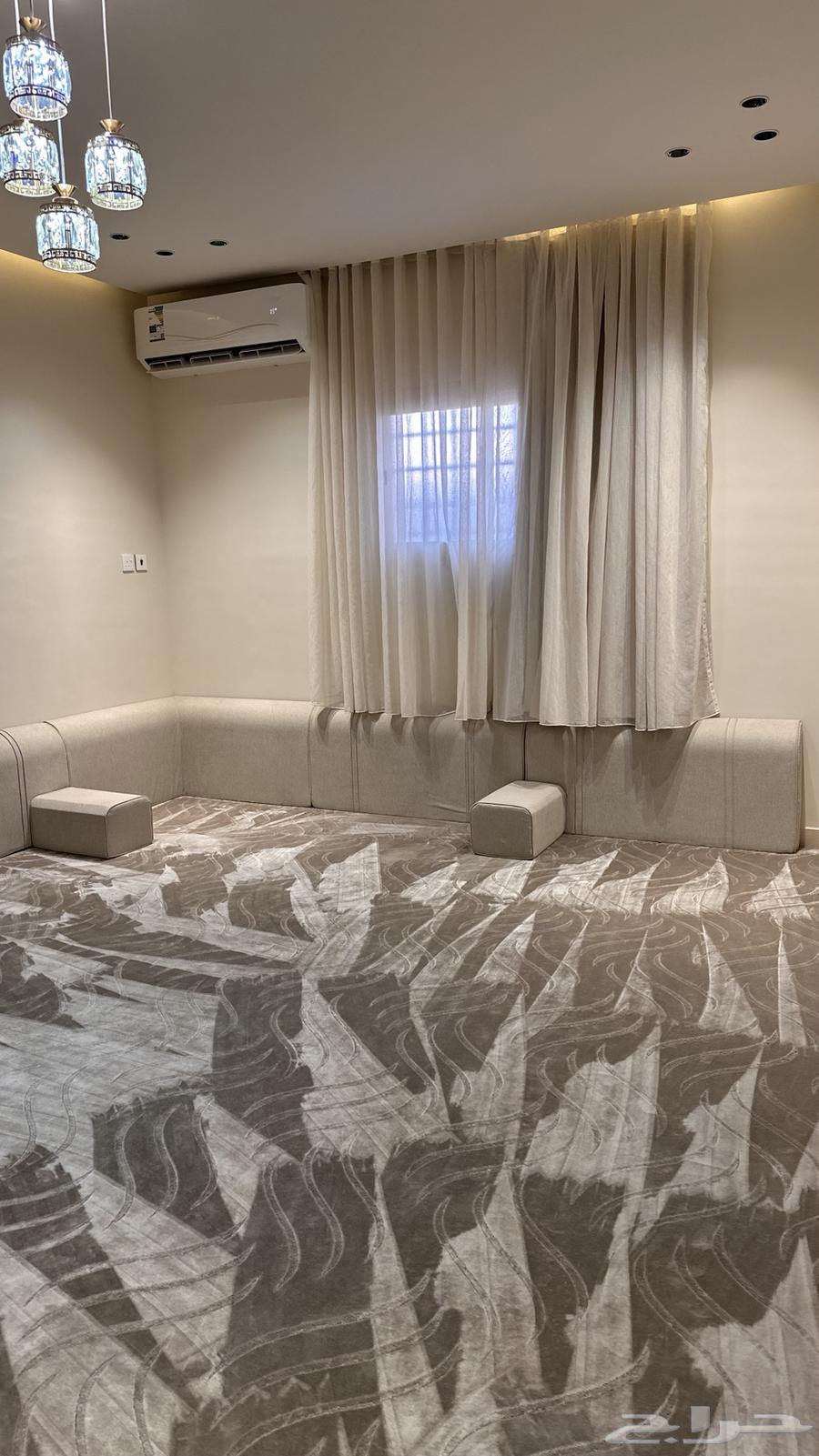 مساند مع ستاير بلاك اوت وشيفون وفرشة للبيع64523569794691110