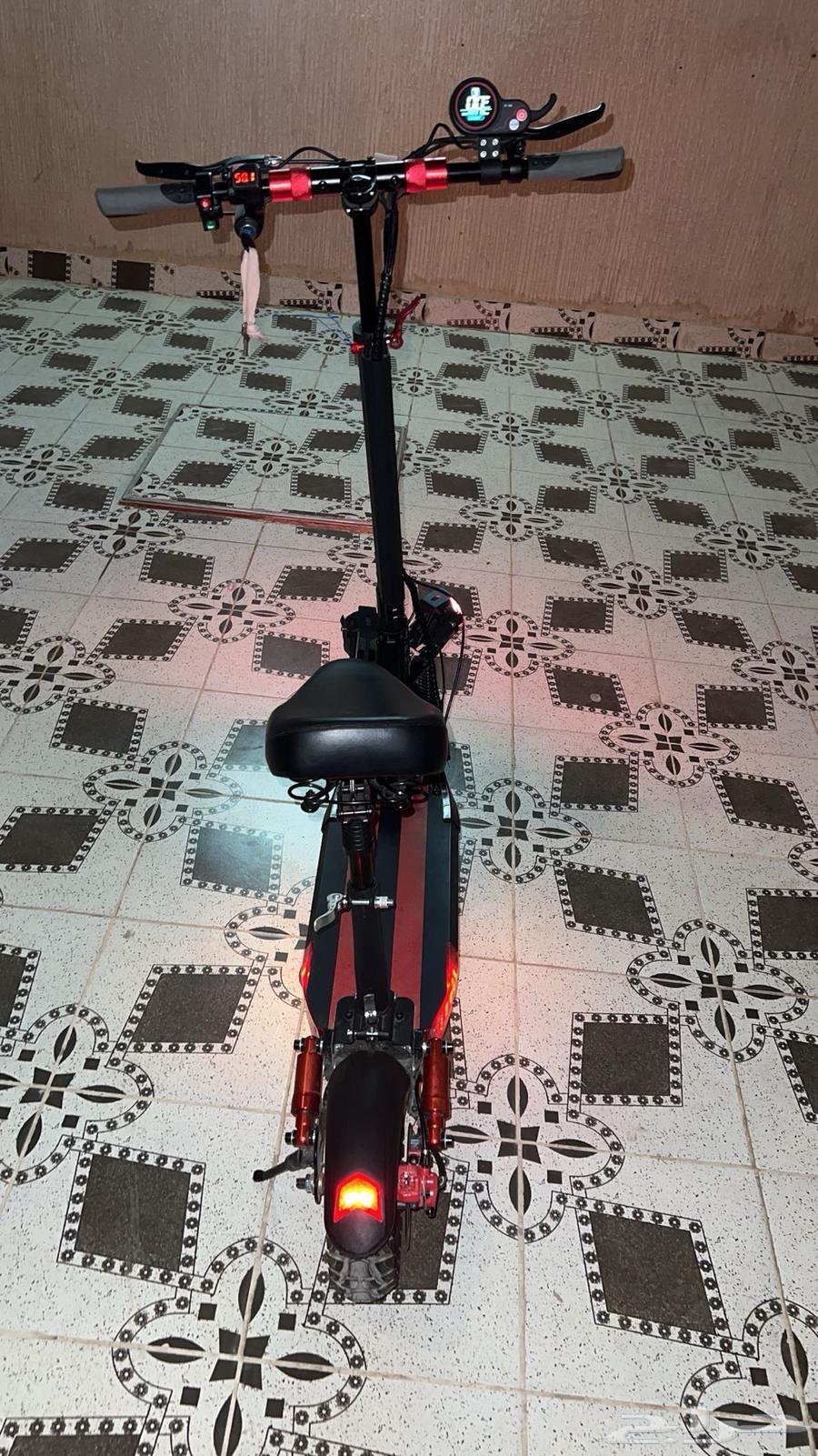 New scooter with its box and invoice64526717299075112