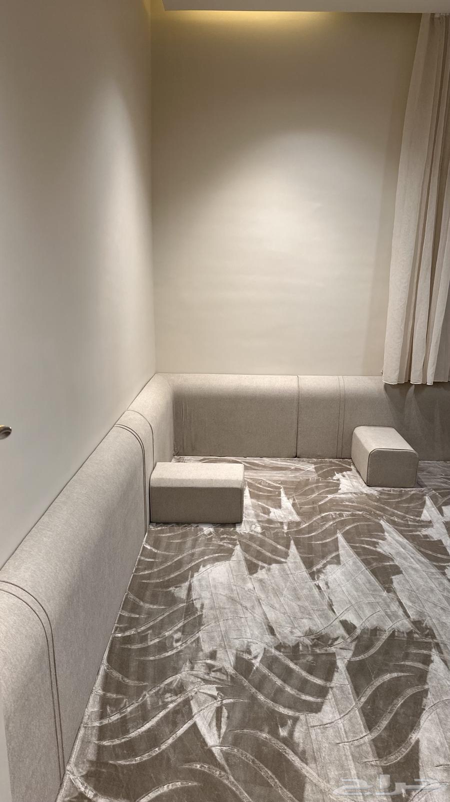 مساند مع ستاير بلاك اوت وشيفون وفرشة للبيع64523569794691112