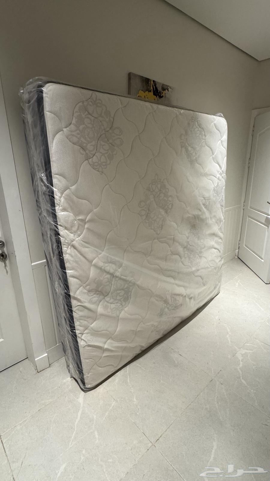 Neat and clean bed arrangement64525067533955110