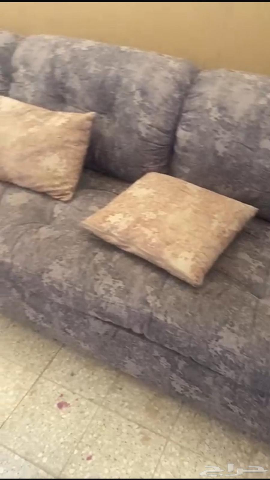 كنب وطاولات خدمه شبه جديده64524052603010111