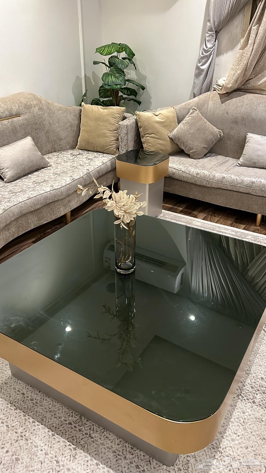 Large table for sale used with 4 small services64519384493827110