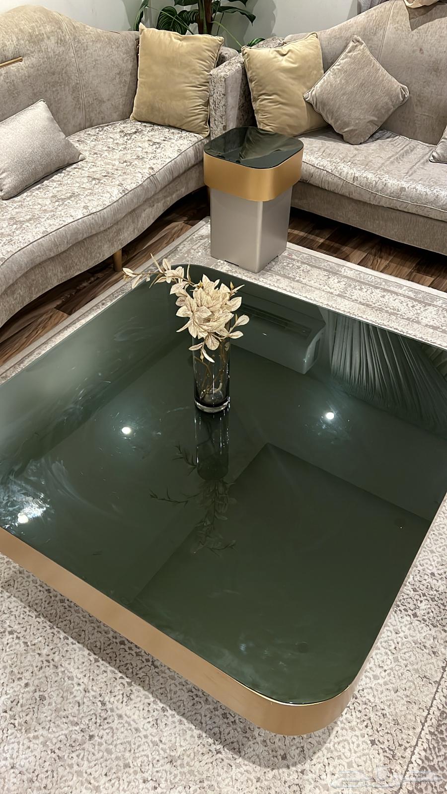 Large table for sale used with 4 small services64519384493827112