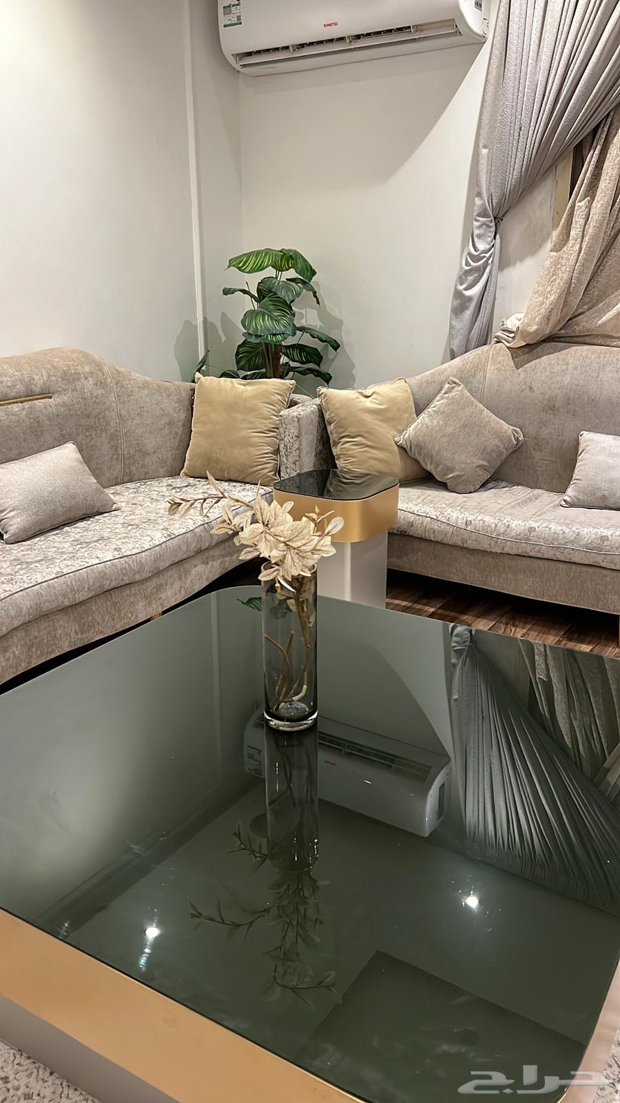 Large table for sale used with 4 small services64519384493827111