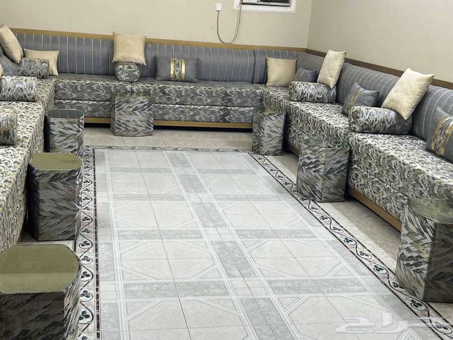 Sofa with its tables64523837891075110