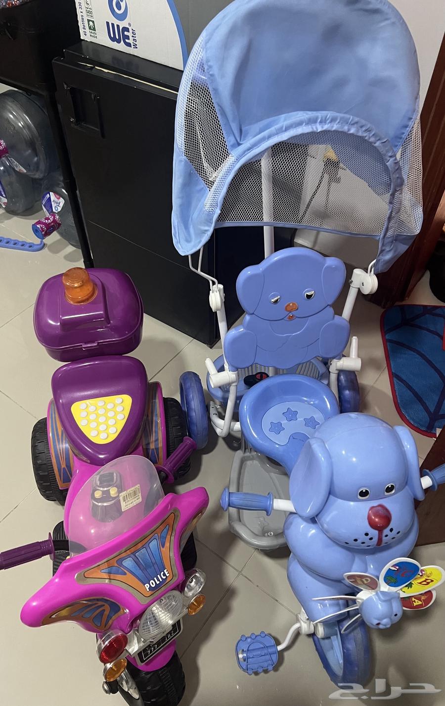 Makeup bag with folding and extending legs with lighting64523076299267112