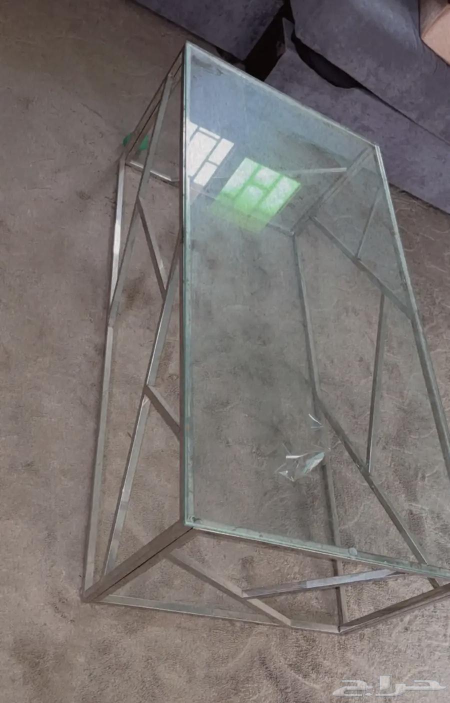 Clean reception table, working electric oven, clean and new glass table64523541860611111