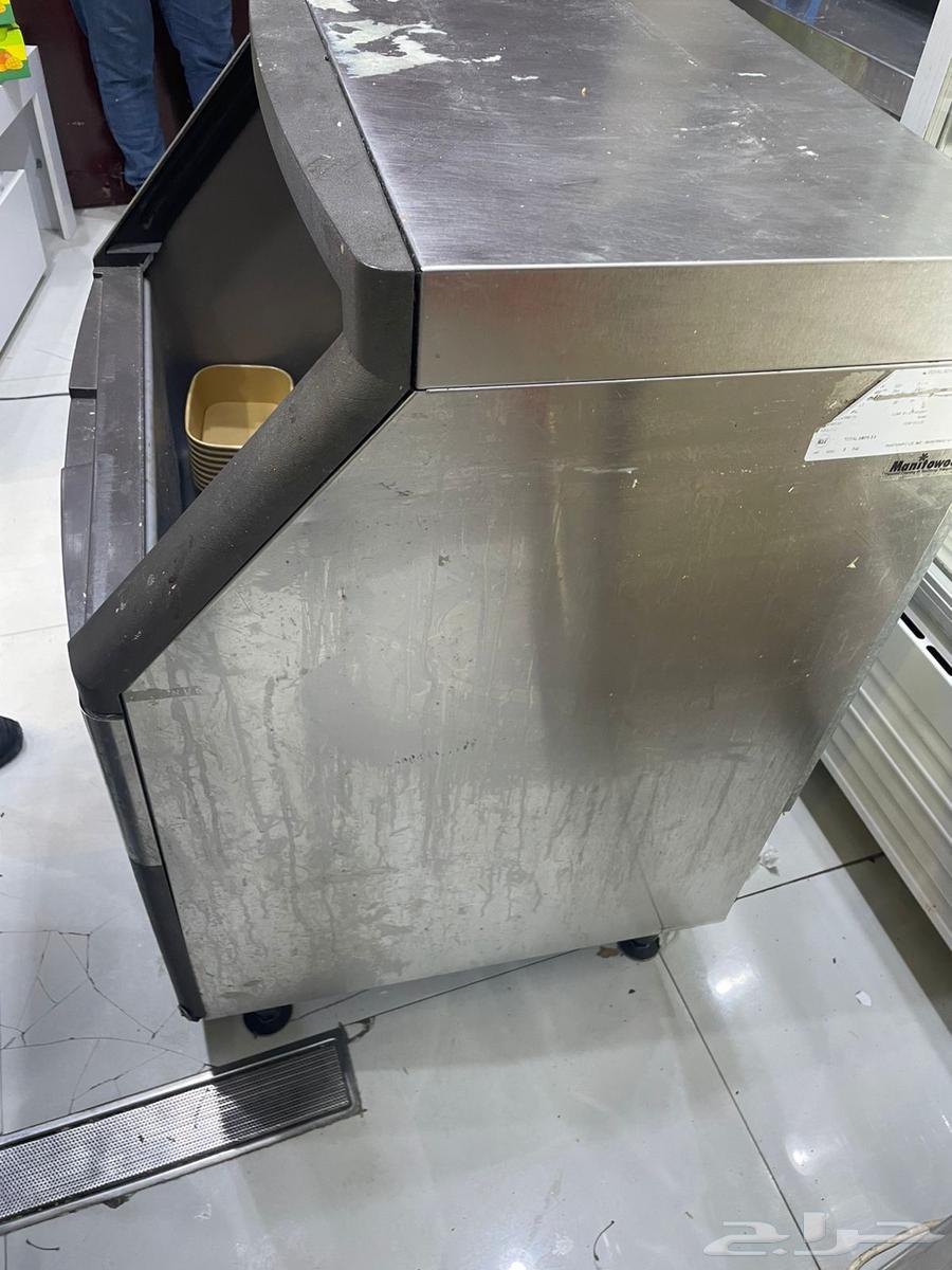 للبيع صانعة ثلج تحتاج صيانه64526162075650111