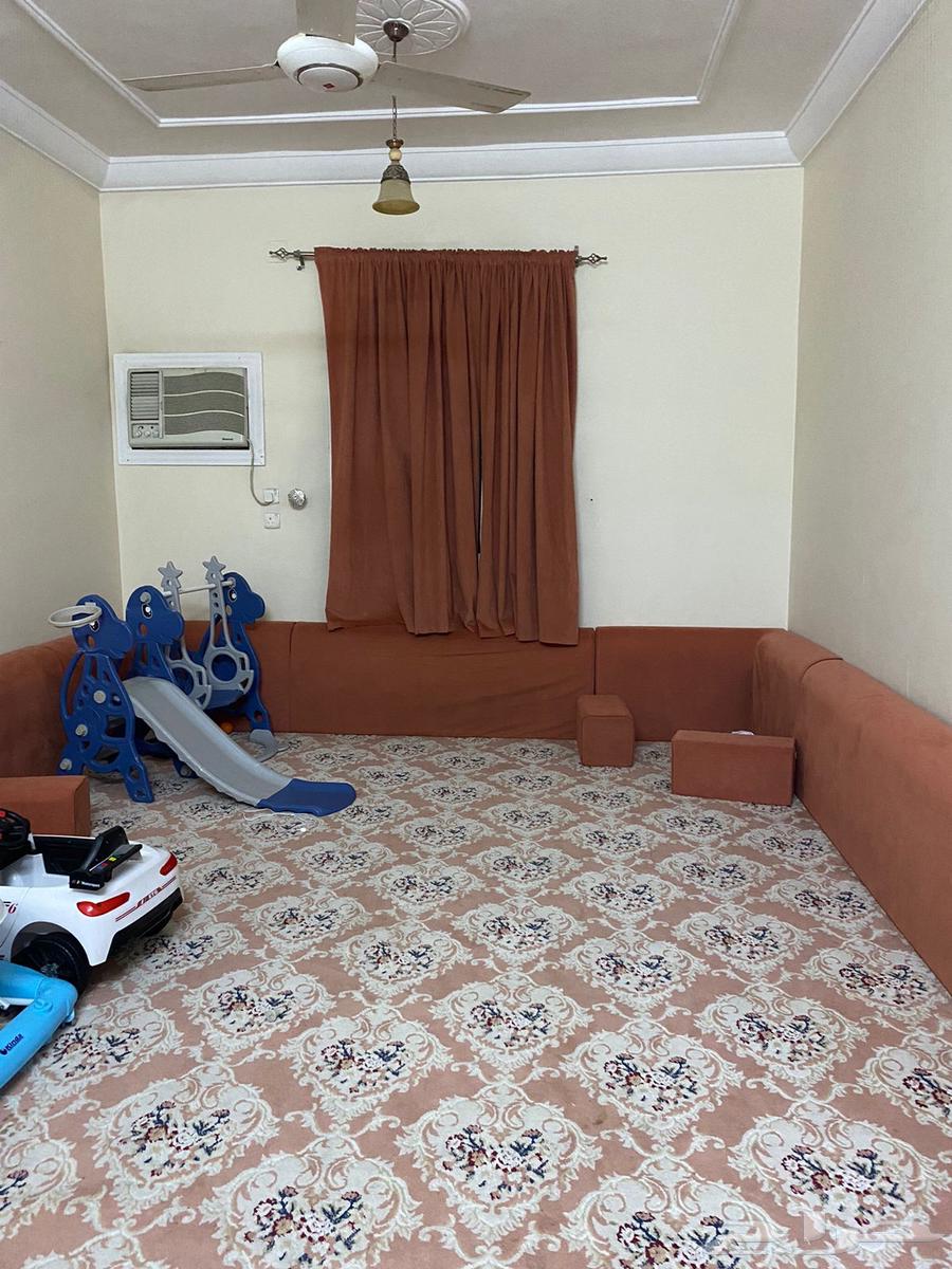 For sale, clean carpet and cushions, 4.5 by 564526884716419111