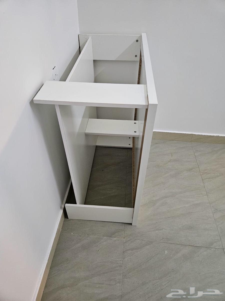 طاوله بيضاء ايكيا ومرايه ايكيا64522387358721112