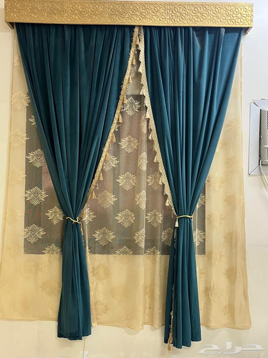 Curtain with its frame64522669515394111