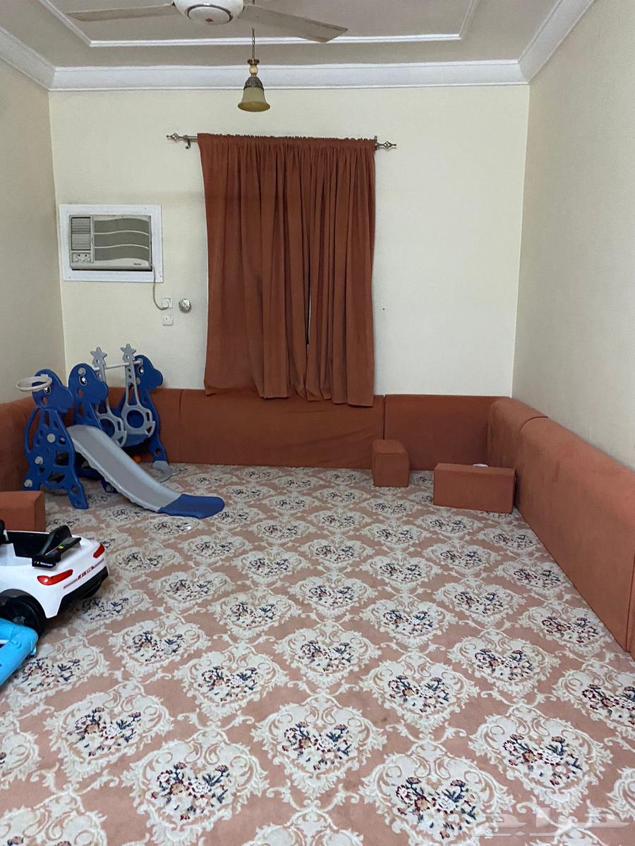 For sale, clean carpet and cushions, 4.5 by 564526884716419110