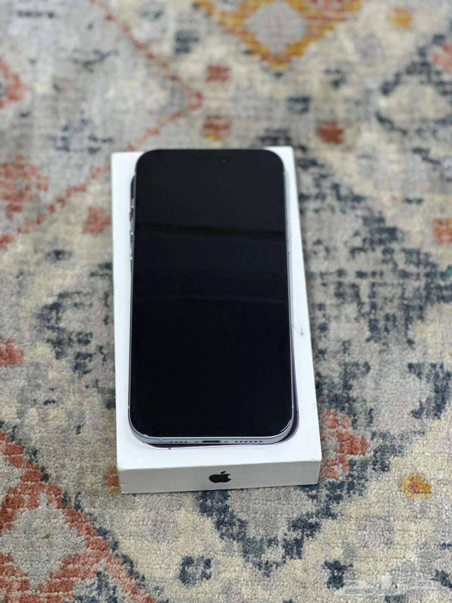 ايفون 15 شبه جديد مع اغراضه64525441998083110