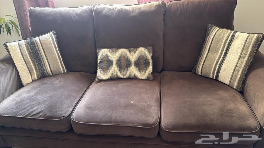 Sofa and dining table64518988671105111