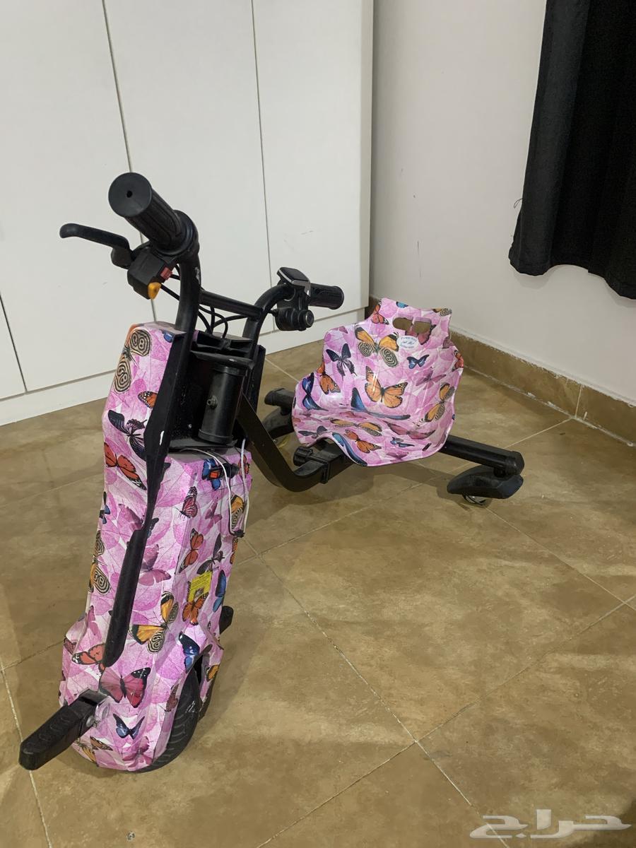 Squatter and bicycle on the sum64524209084673111