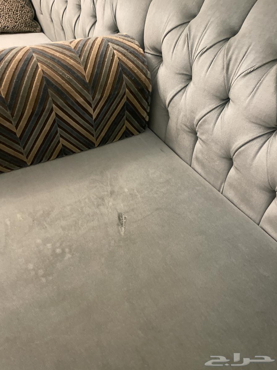كنب نظيف بس فيه علامات بسيطه64523020210561111