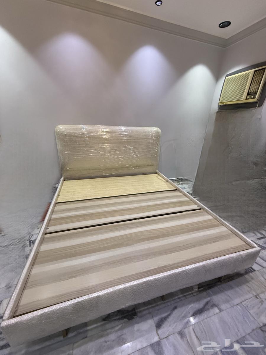سرير 200 180 لم ييتم الاستعمال جديد ونظيف سبب البيع كبير64525704727170110