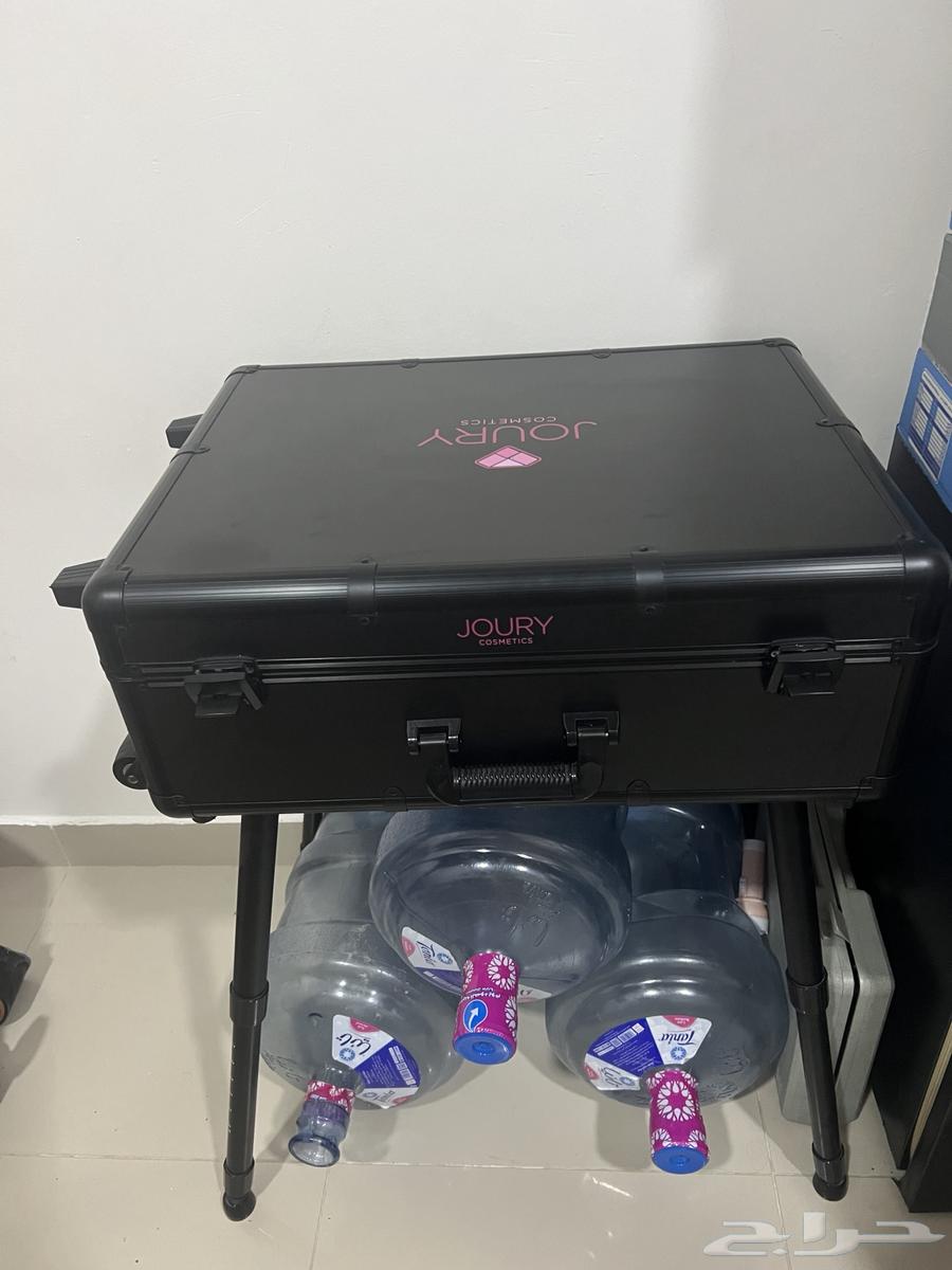 Makeup bag with folding and extending legs with lighting64523076299267111