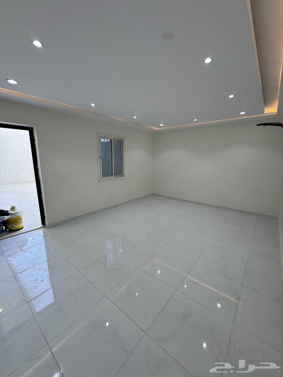 New round for sale in Al-Aqool, prime location behind Street 4064144260030209112