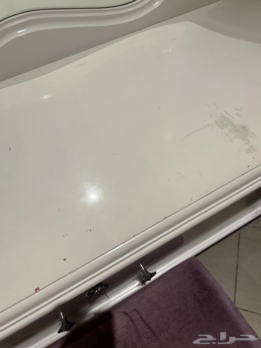 تسريحة بيضاء فخمة مع كرسي قابل للسوم64522865440386113