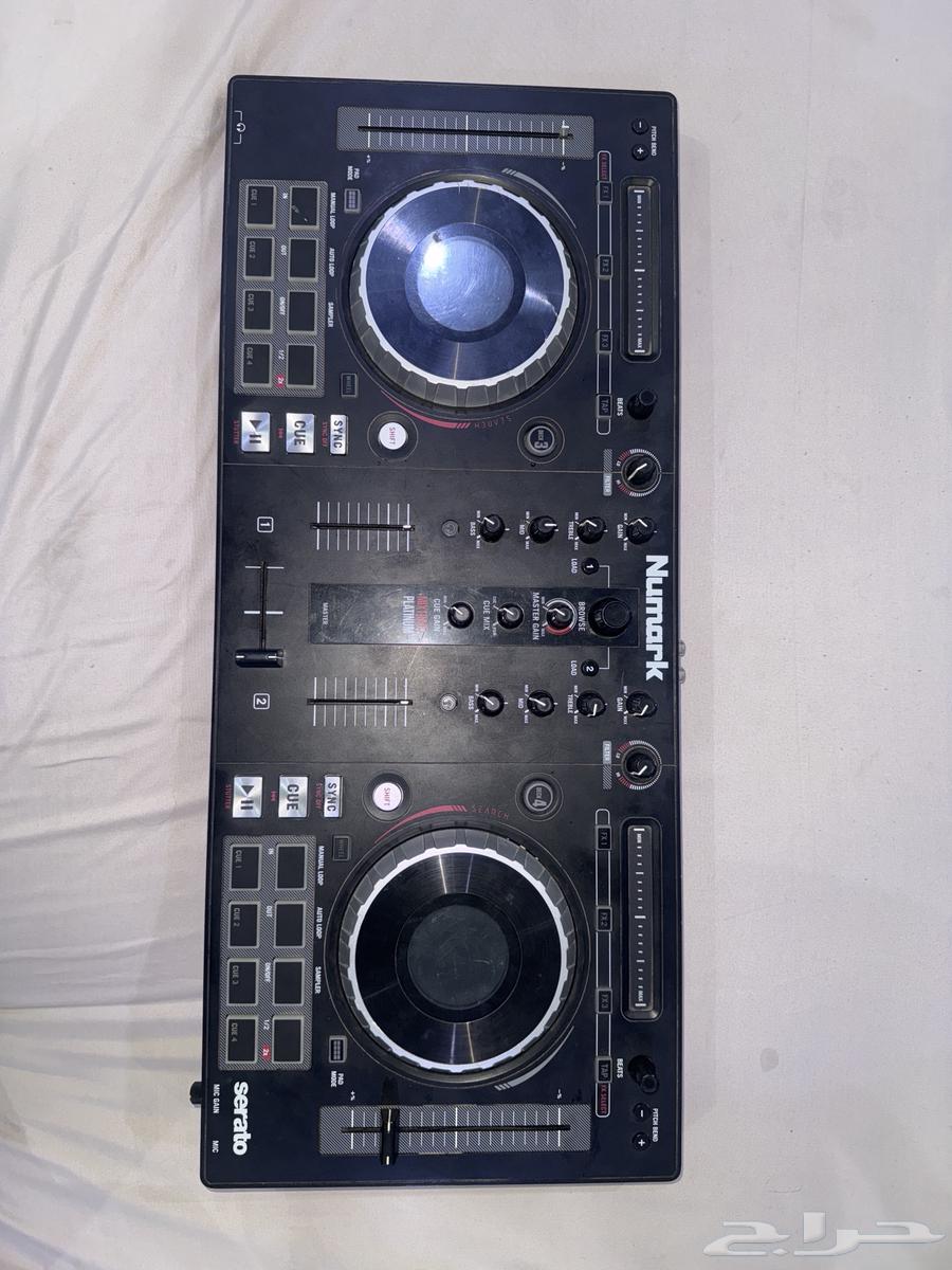 جهاز DJ من شركة numark serato64523147366913110